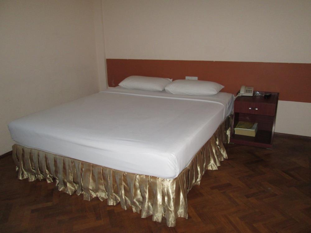 Royal Crown Hotel Yangon Exterior foto