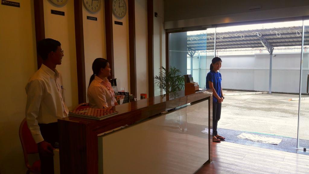 Royal Crown Hotel Yangon Exterior foto