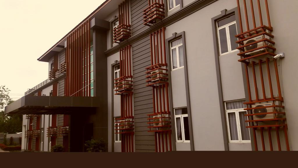 Royal Crown Hotel Yangon Exterior foto